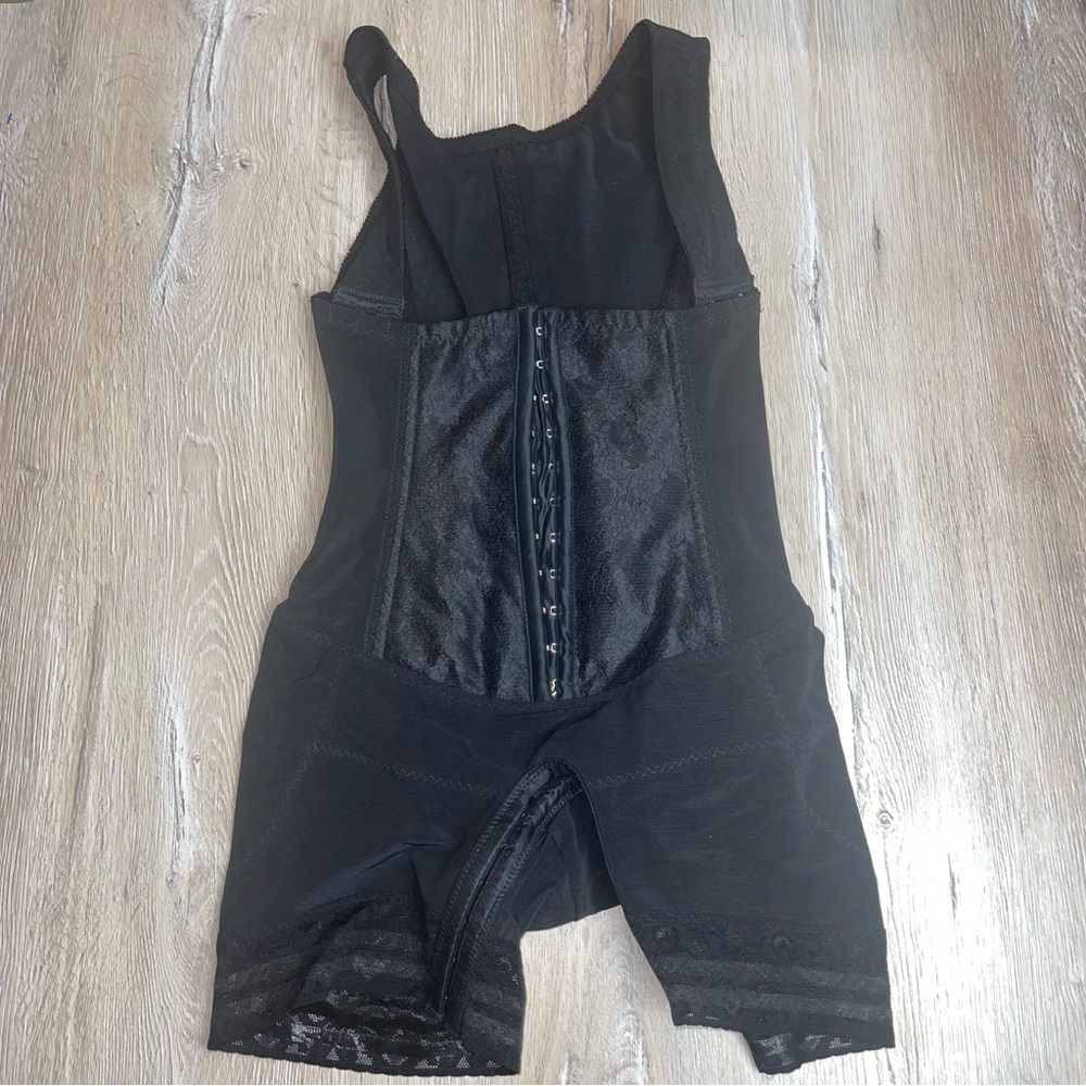 Ardyss Women’s Body Magic Shaper Boman 32 Slimming  Bodysuit Black Size 32